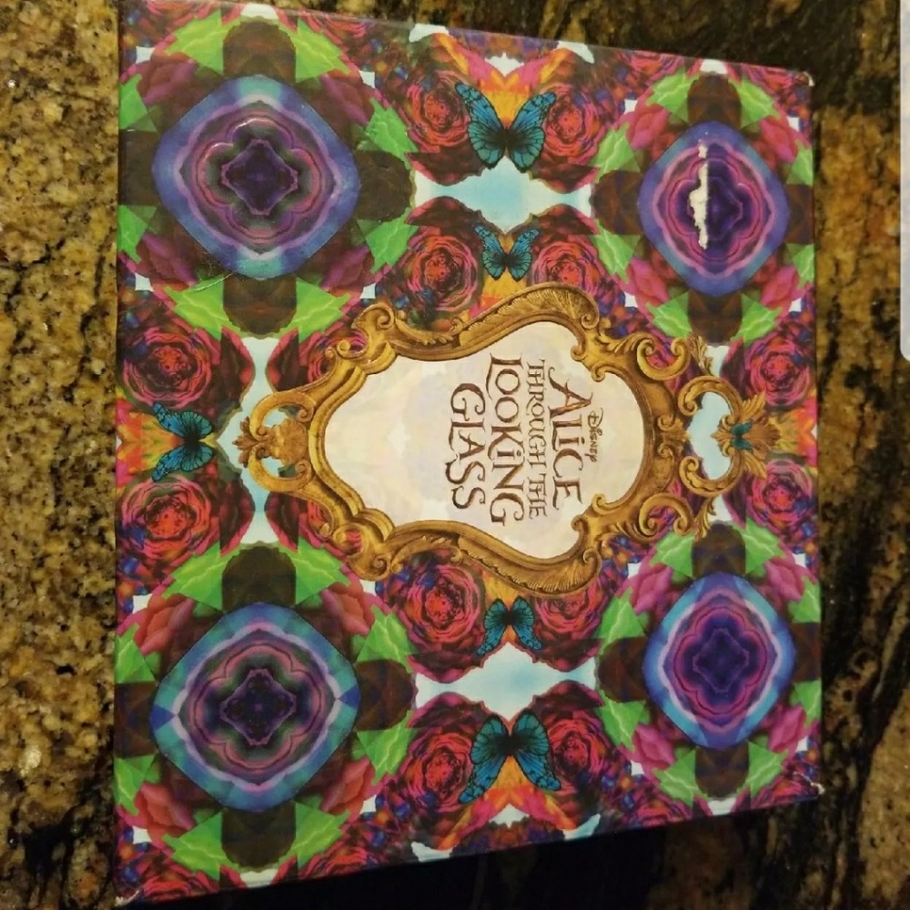*** SOLD on Merc*** UD Alice In Wonderland Palette